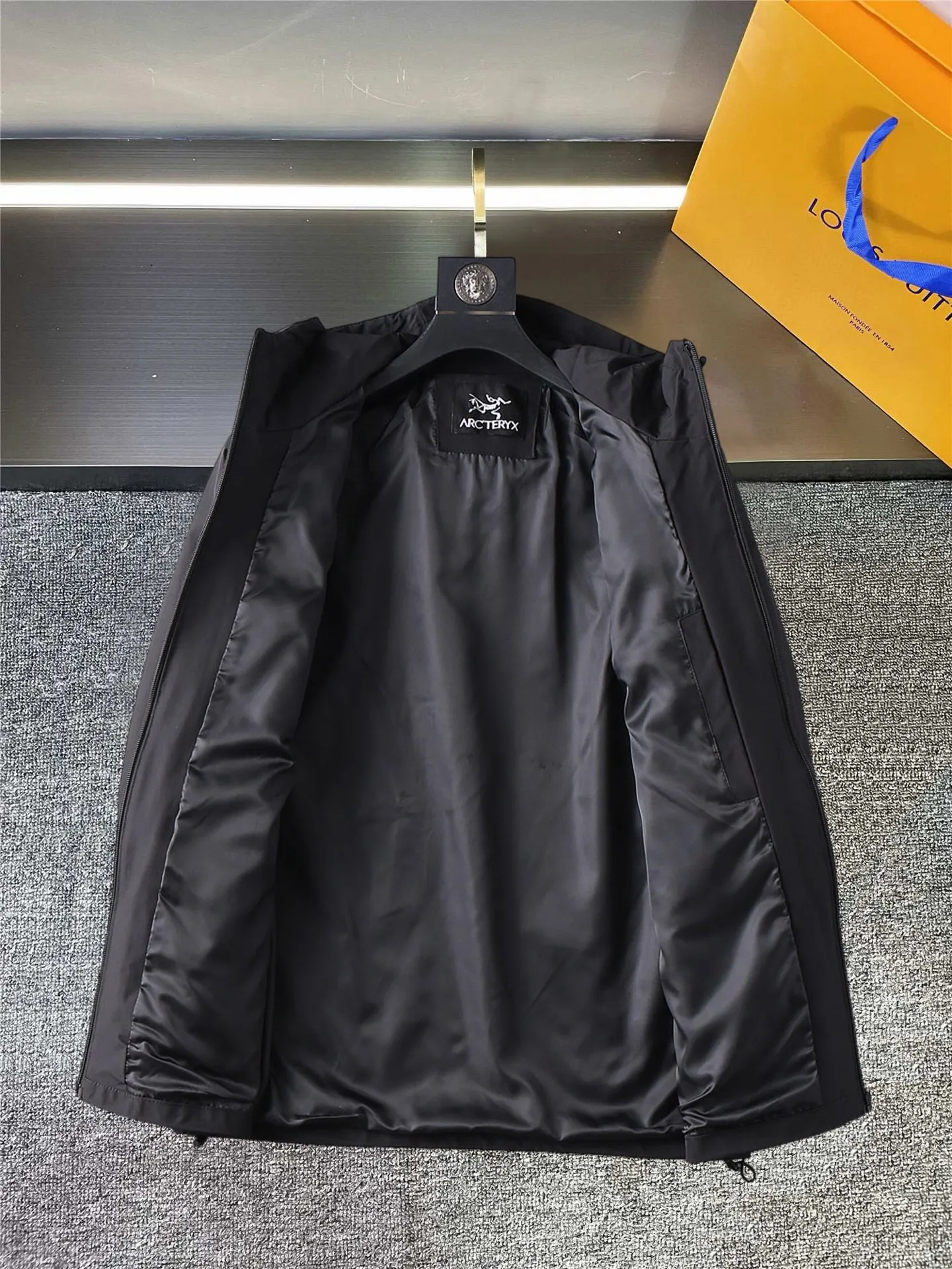 Same Style， ， 2026 New Arrival ， Original Premium Breathable ， ， ， Quality。 ， Sizes：M～3XL，